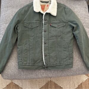 NWT Levi's Men's Sherpa Trucker Jacket (Size small)